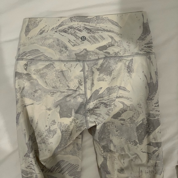 Wunder Under Lululemon Leggings - Picture 3 of 5